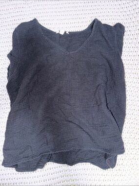 Black Crinkle V-Neck Women's Top - Unbranded